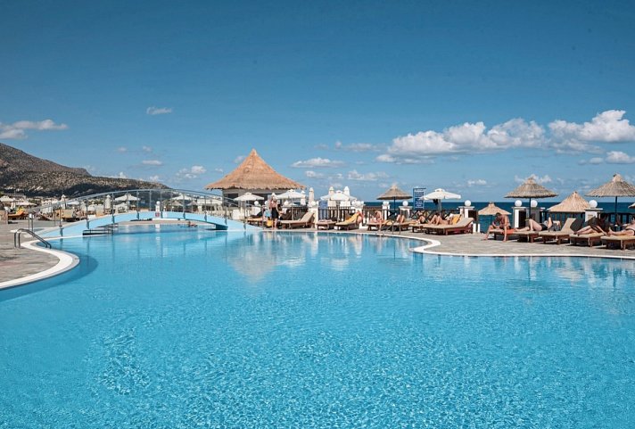 Alexander Beach Hotel & Village Resort