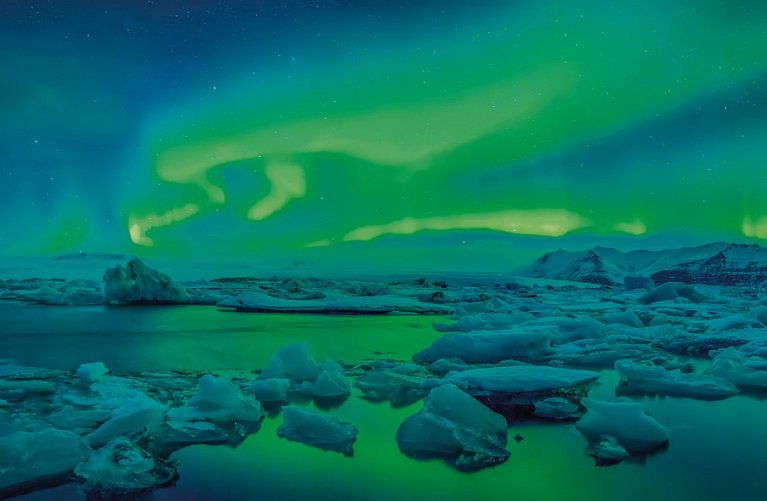 Isländische Naturelemente und Lichtspiele