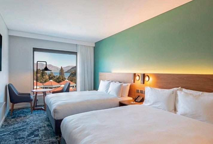 Holiday Inn Express & Suites Queenstown