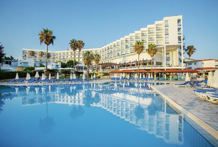 Leonardo Plaza Cypria Maris Beach Hotel & Spa