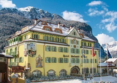 Schloss Hotel & Club Dolomiti Canazei