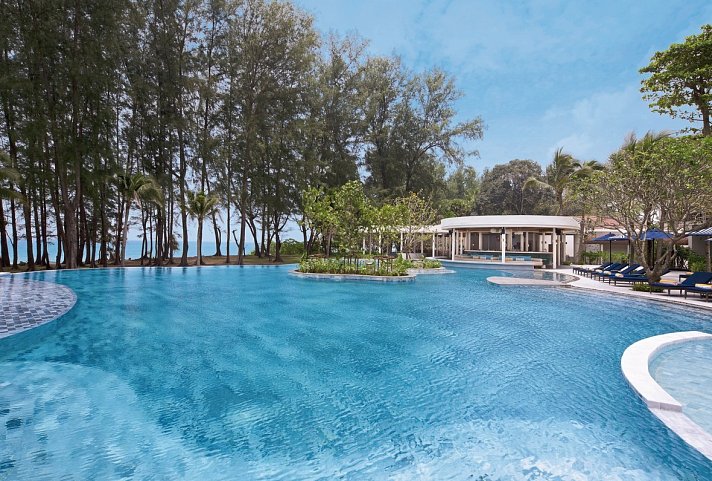 Le Méridien Phuket Mai Khao Beach Resort